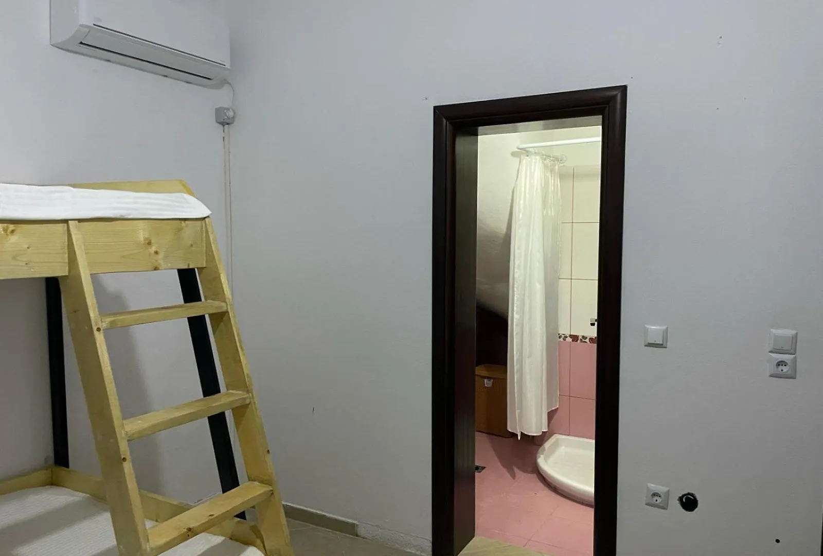 Ani Hostel Lazarat