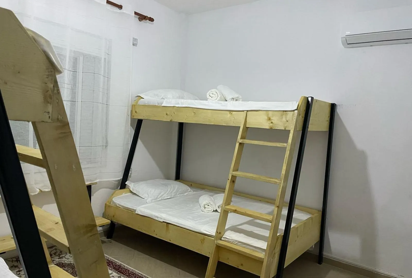 Ani Hostel Lazarat