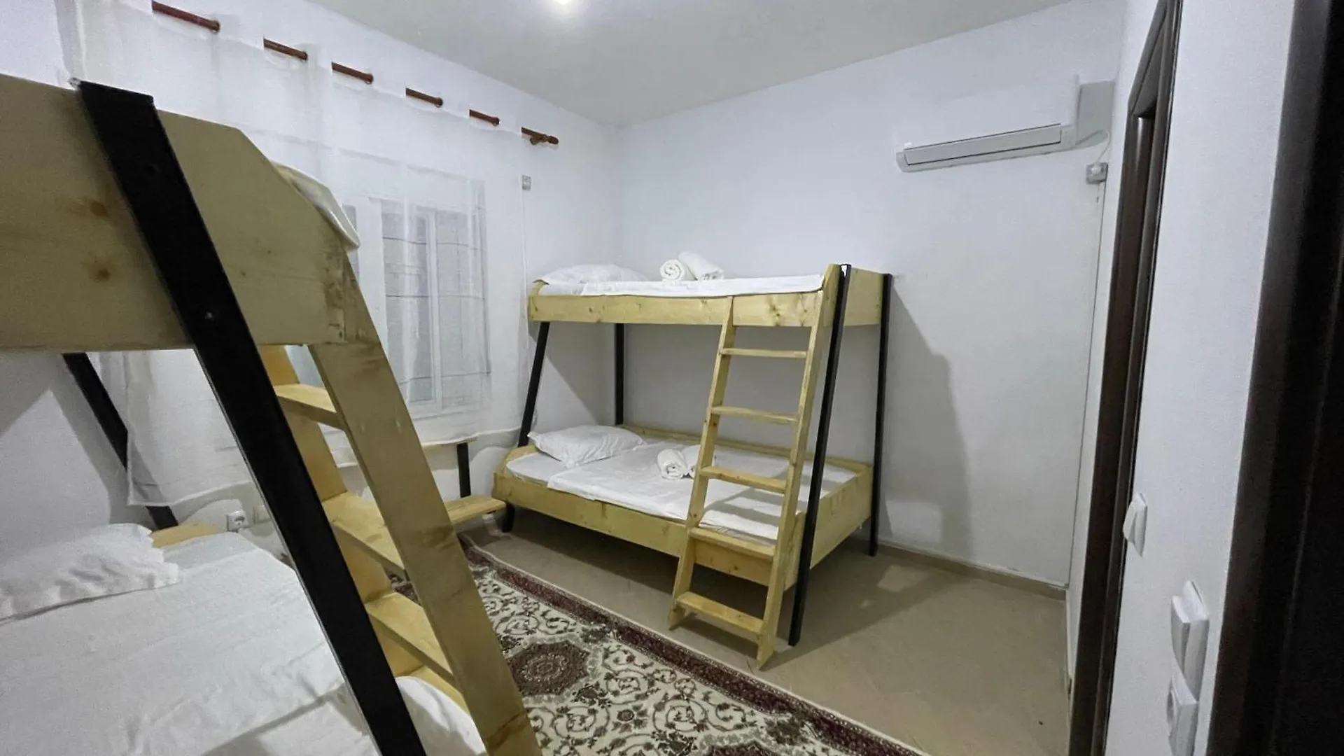 Ani Hostel Lazarat