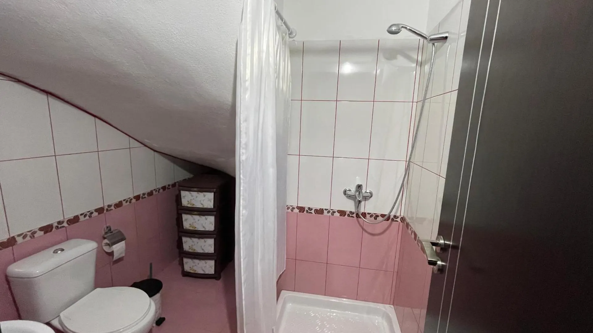 Ani Hostel Lazarat Αλβανία